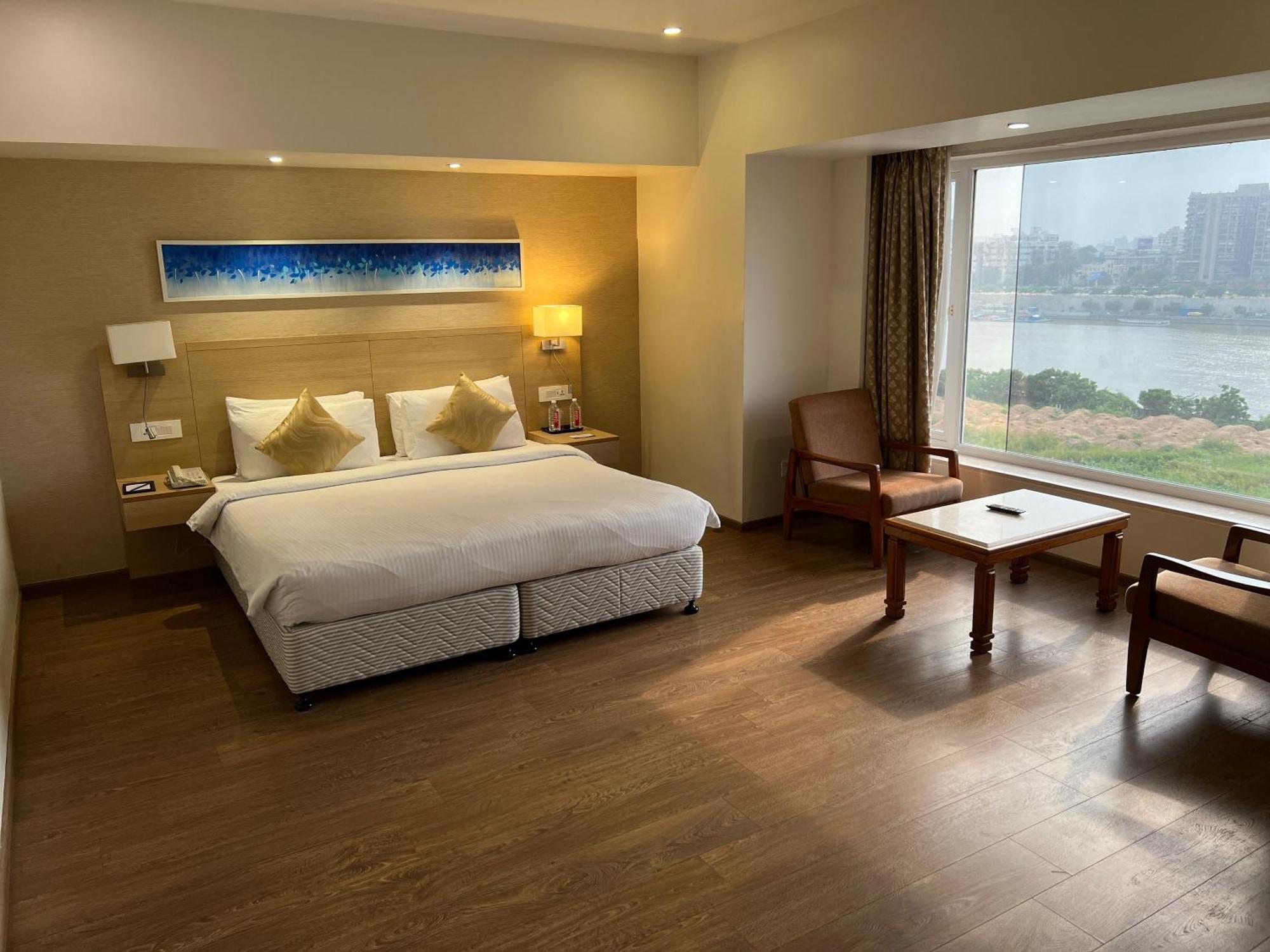 Sarovar Portico Rivera Ahmadábád Kültér fotó